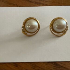 Gold toned pearl pierced button style earings